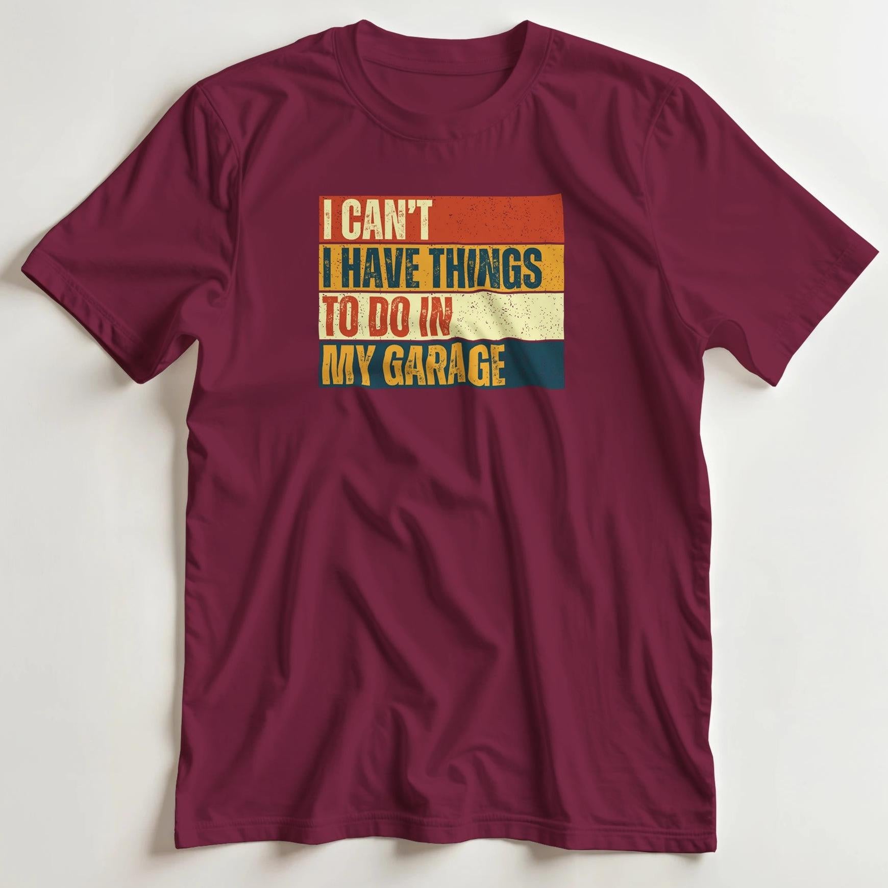 T-shirt en coupe unisexe et 100% coton en Bordeaux S imprimé avec un design I Can't Garage Vintage T-Shirt .