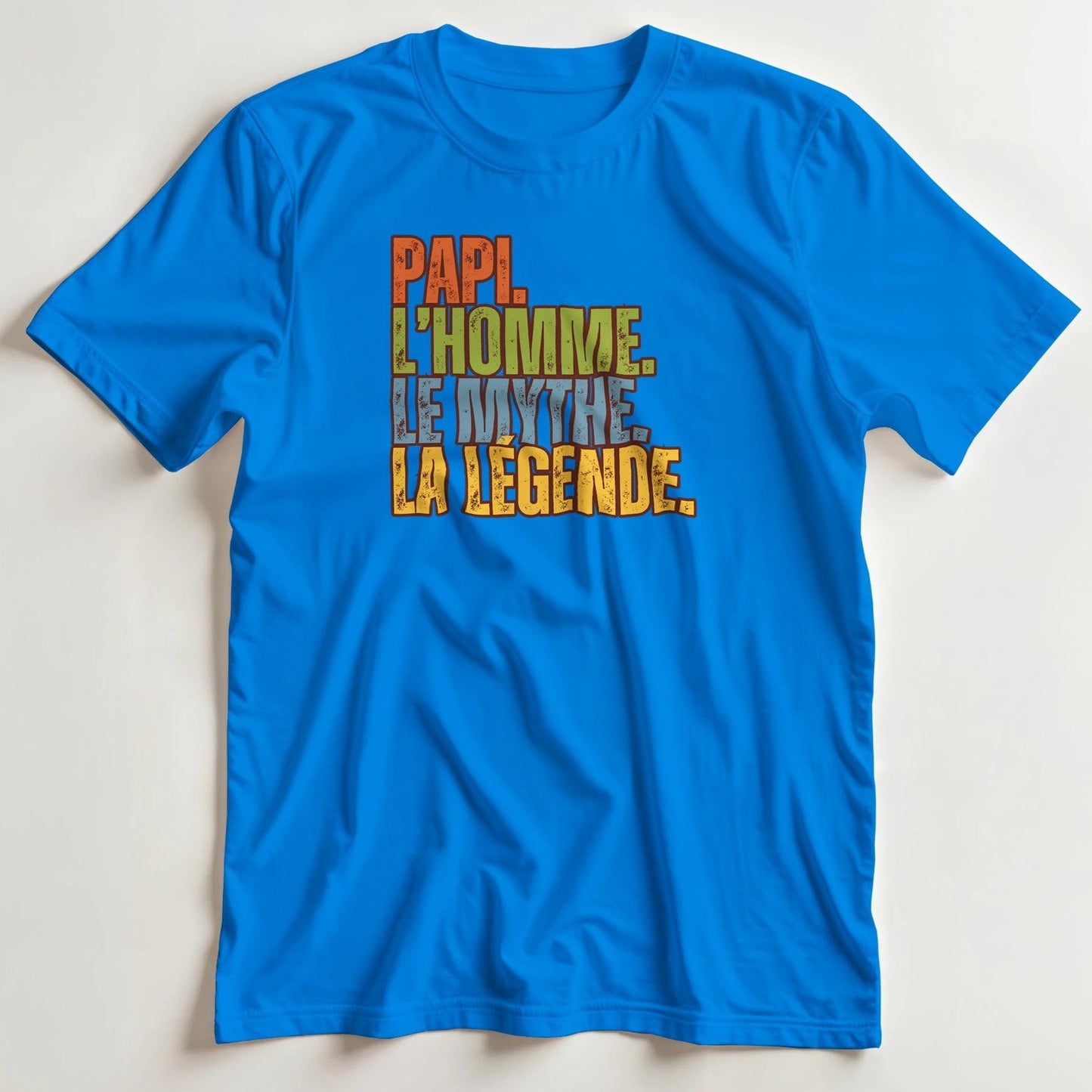 T-shirt en coupe unisexe et 100% coton en Royal M imprimé avec un design Papi La Légende T-Shirt .