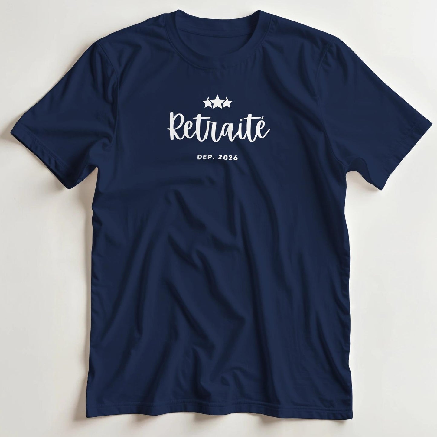 T-shirt en coupe unisexe et 100% coton en Marine S imprimé avec un design Retraité 2026 T-Shirt .