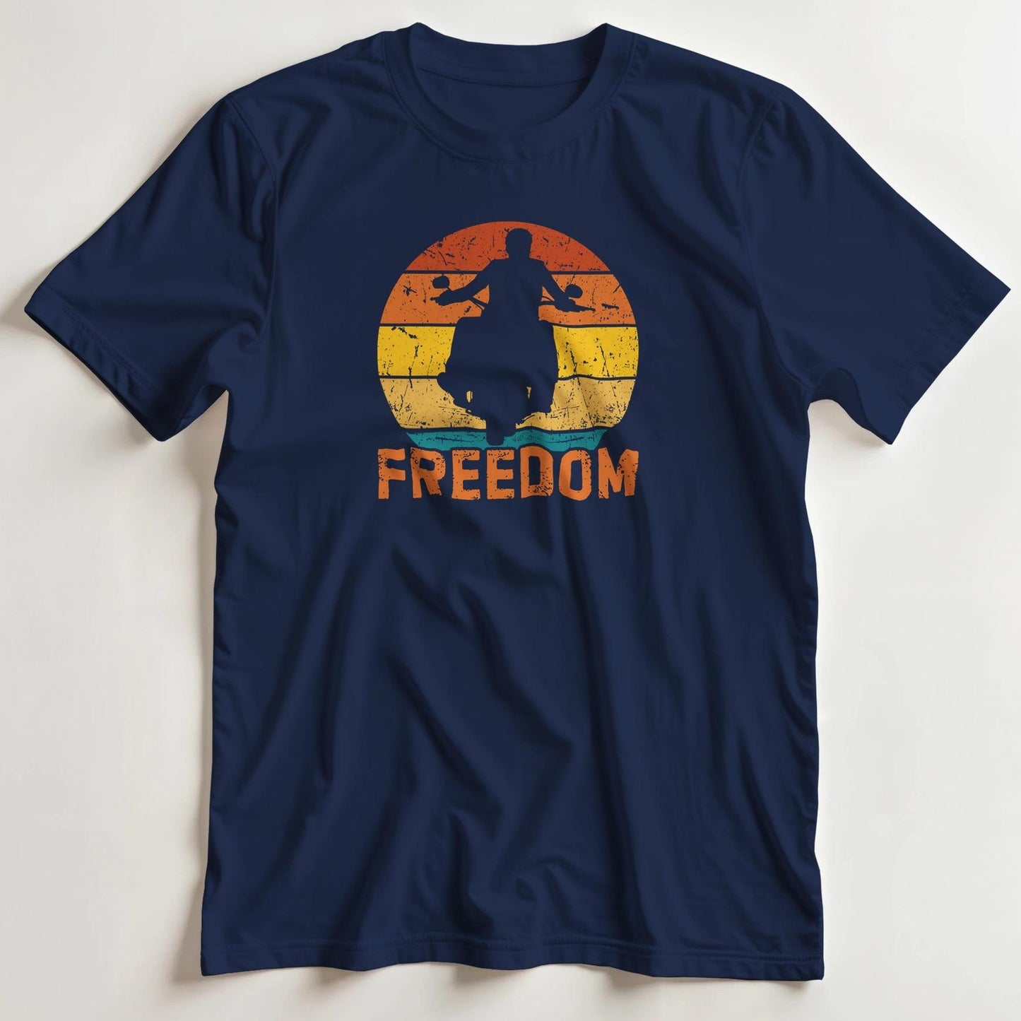 T-shirt en coupe unisexe et 100% coton en Marine S imprimé avec un design Freedom T-Shirt .